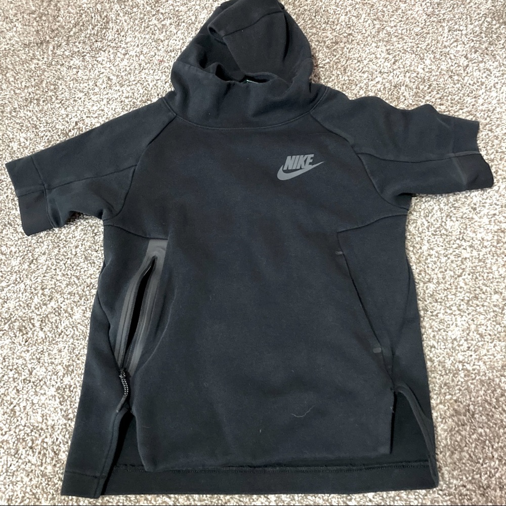 Nike short sleeved hoodie with pockets size M